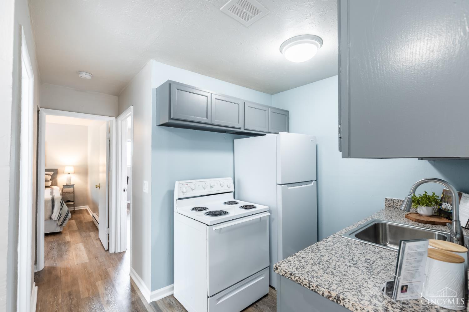 2478 White Street Property Photo 8