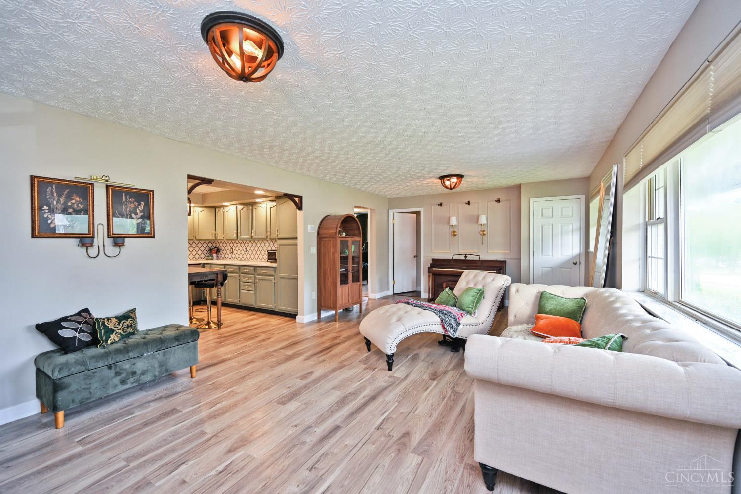 4043 Beavercreek Circle Property Photo 3