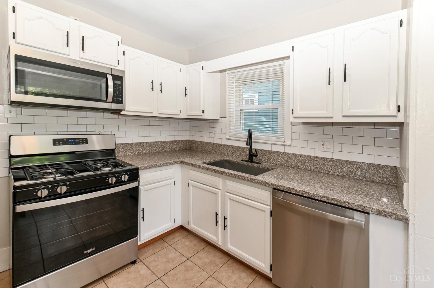 1946 Hewitt Avenue Property Photo 12