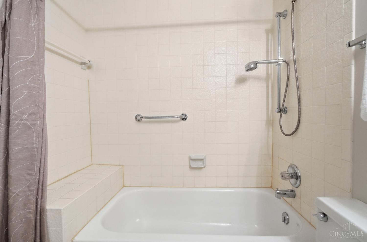 415 Bond Place Property Photo 39