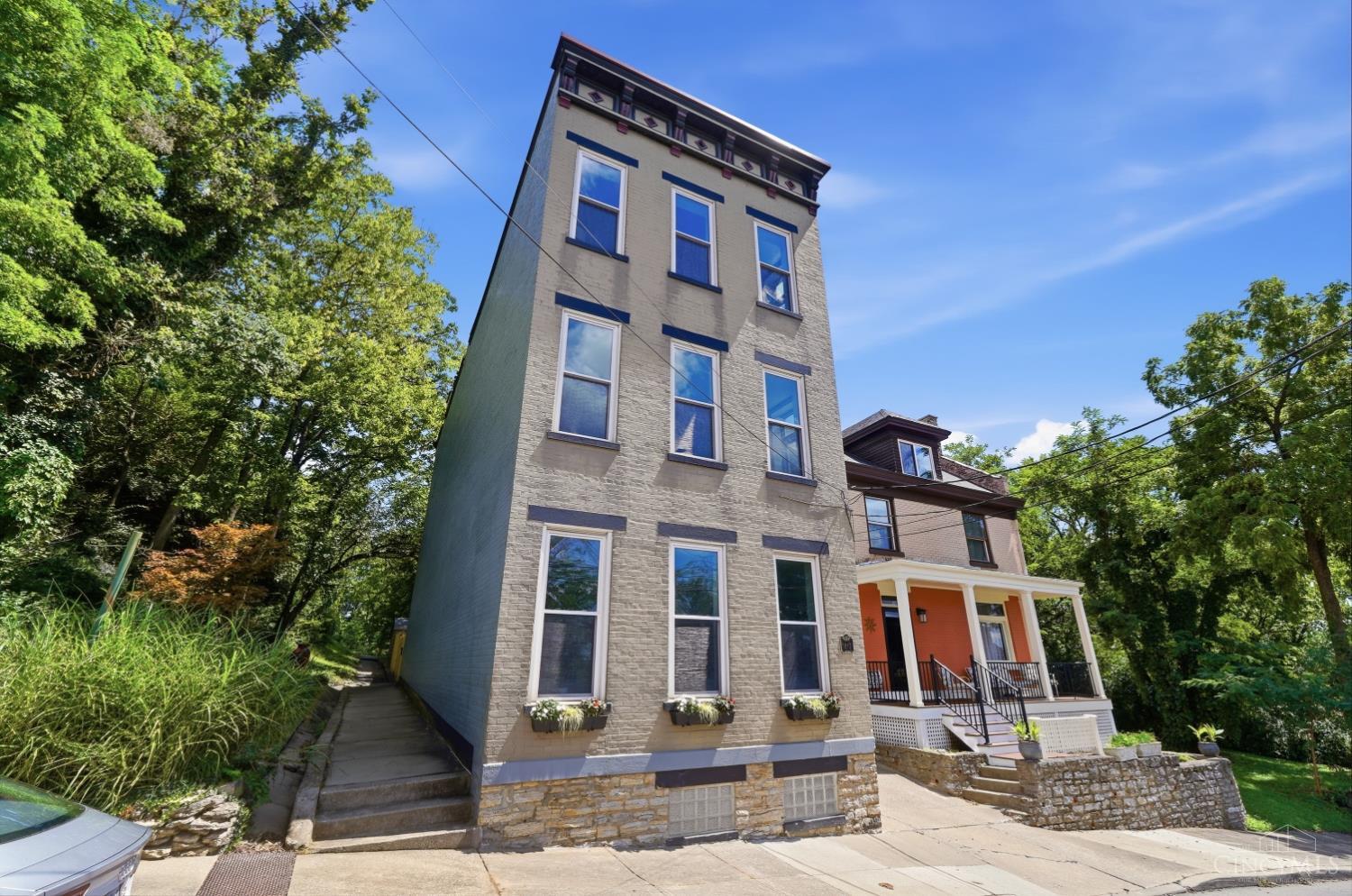 1810 Walker Street Property Photo 1