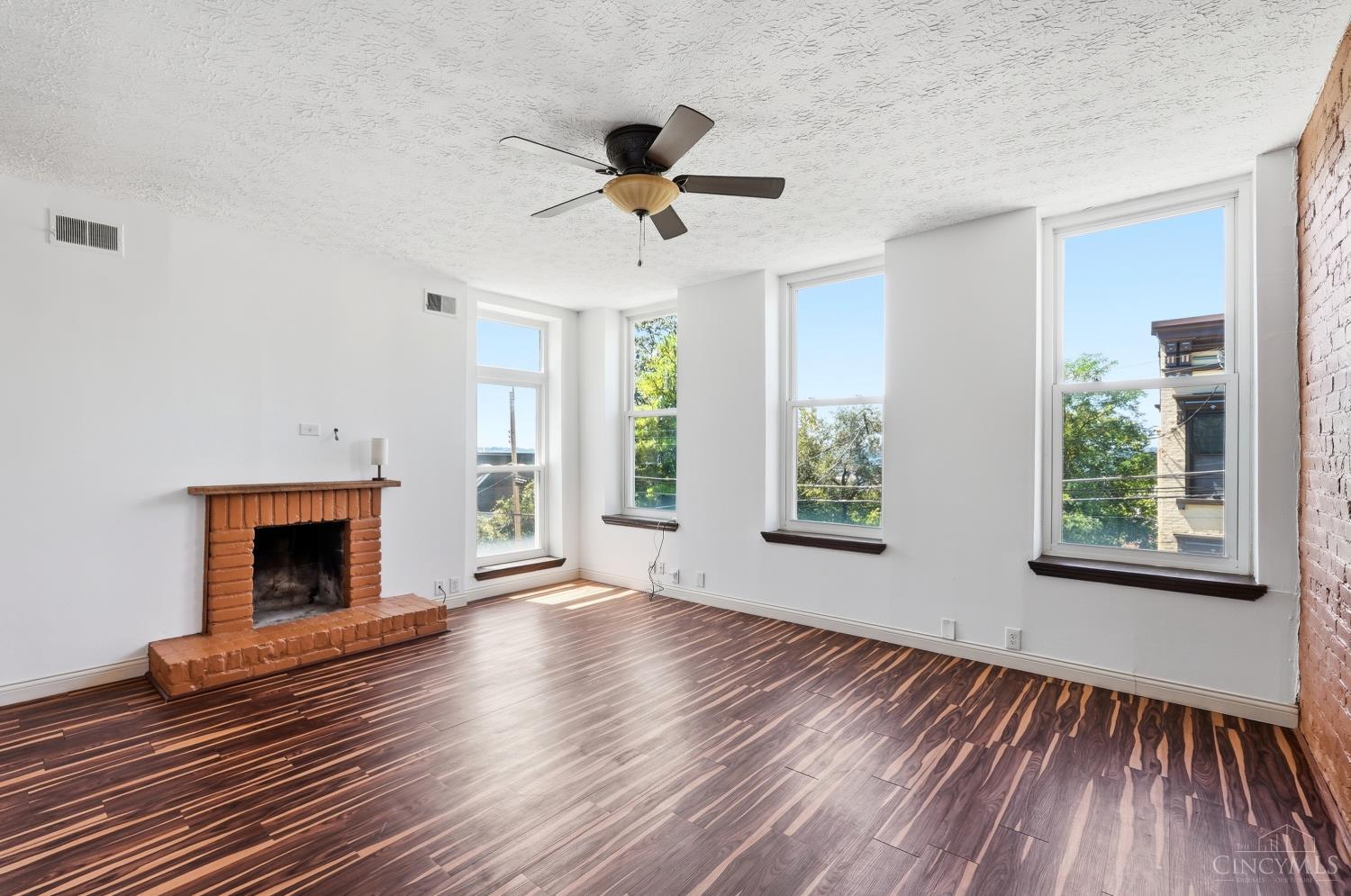 1810 Walker Street Property Photo 22