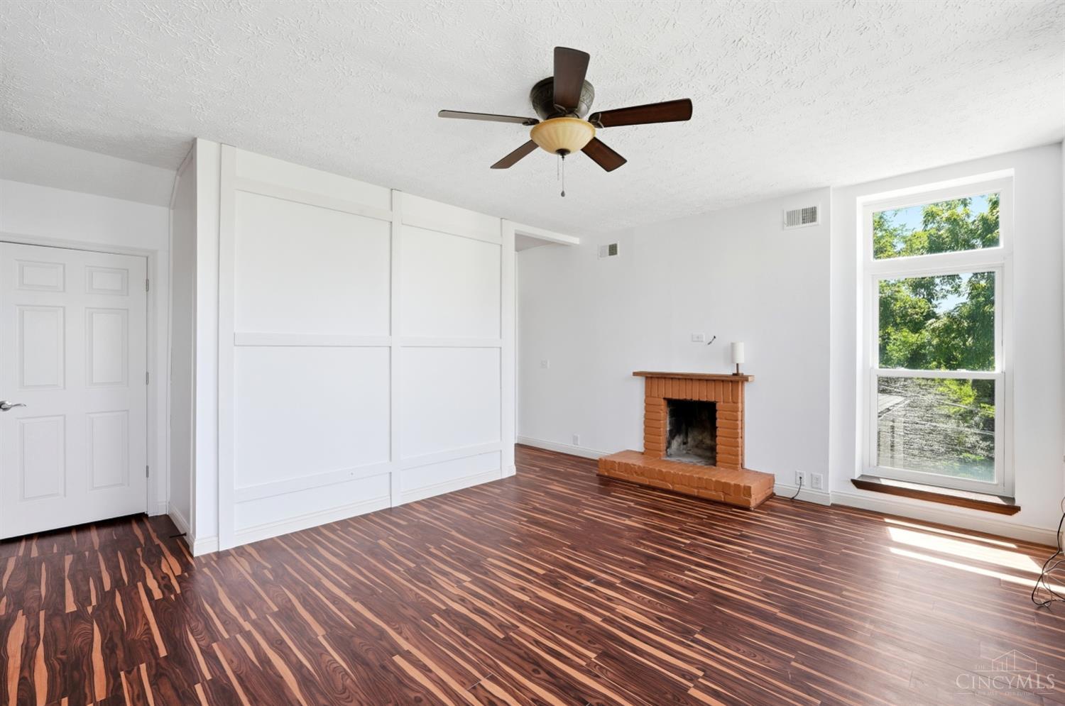 1810 Walker Street Property Photo 23