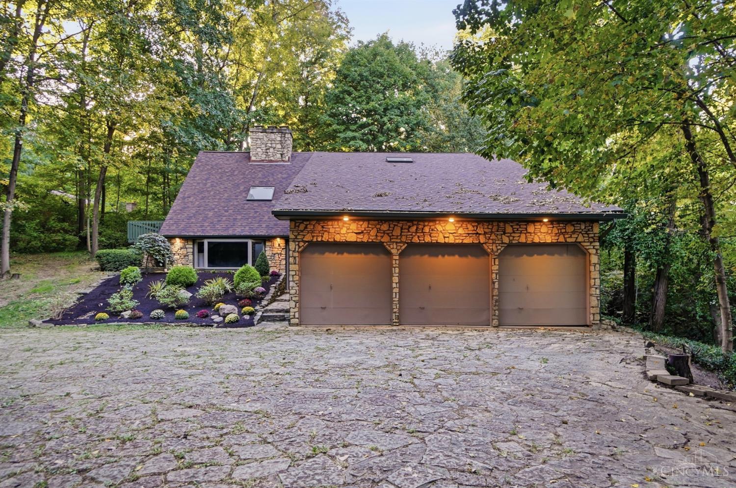 1 Fairwood Court Property Photo 1