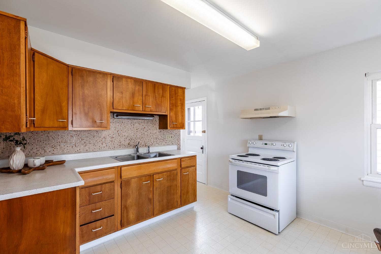 5925 Glenway Avenue Property Photo 10