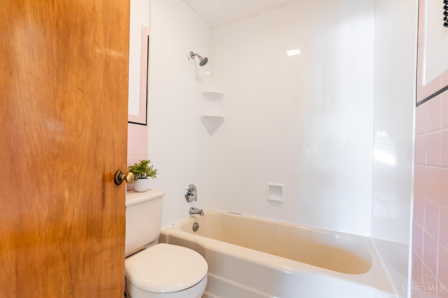 5925 Glenway Avenue Property Photo 14