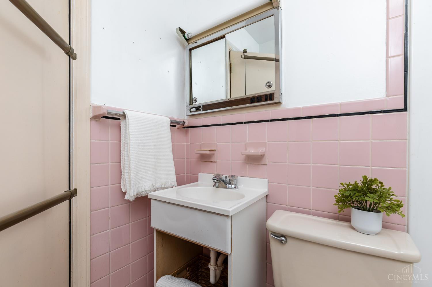 5925 Glenway Avenue Property Photo 15