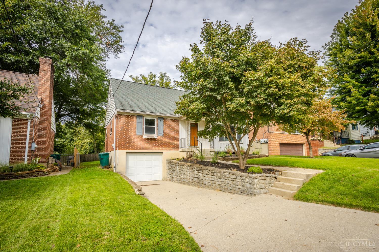 1629 Sutton Avenue Property Photo 3