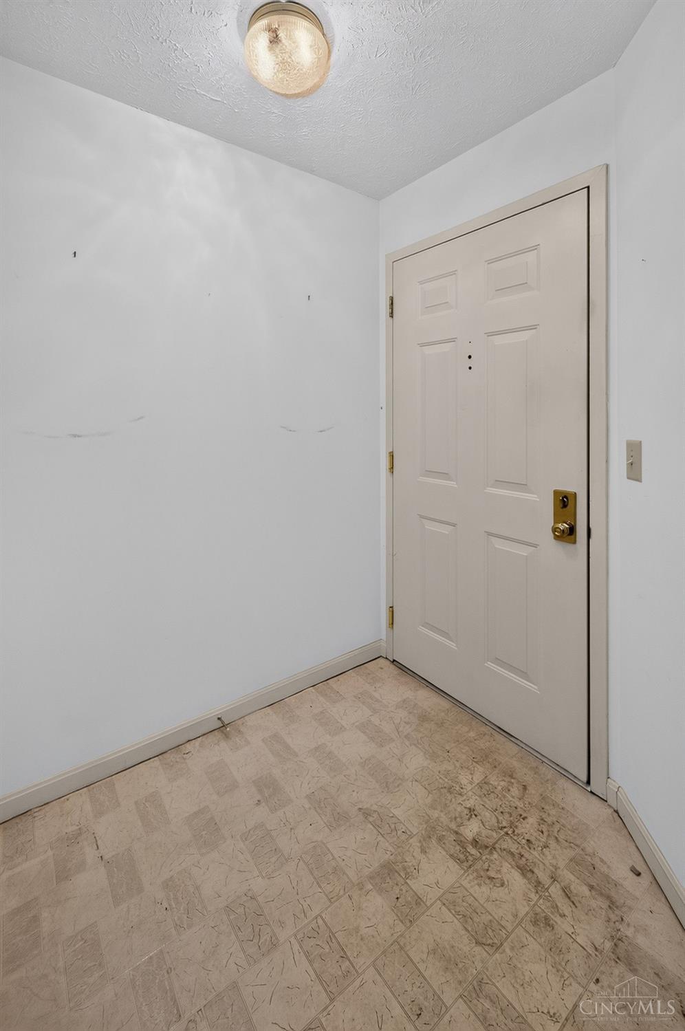 3211 Heritage Square Drive Property Photo 4