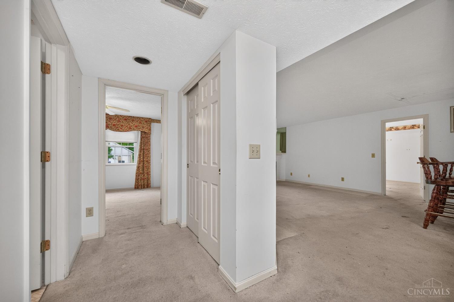 3211 Heritage Square Drive Property Photo 5