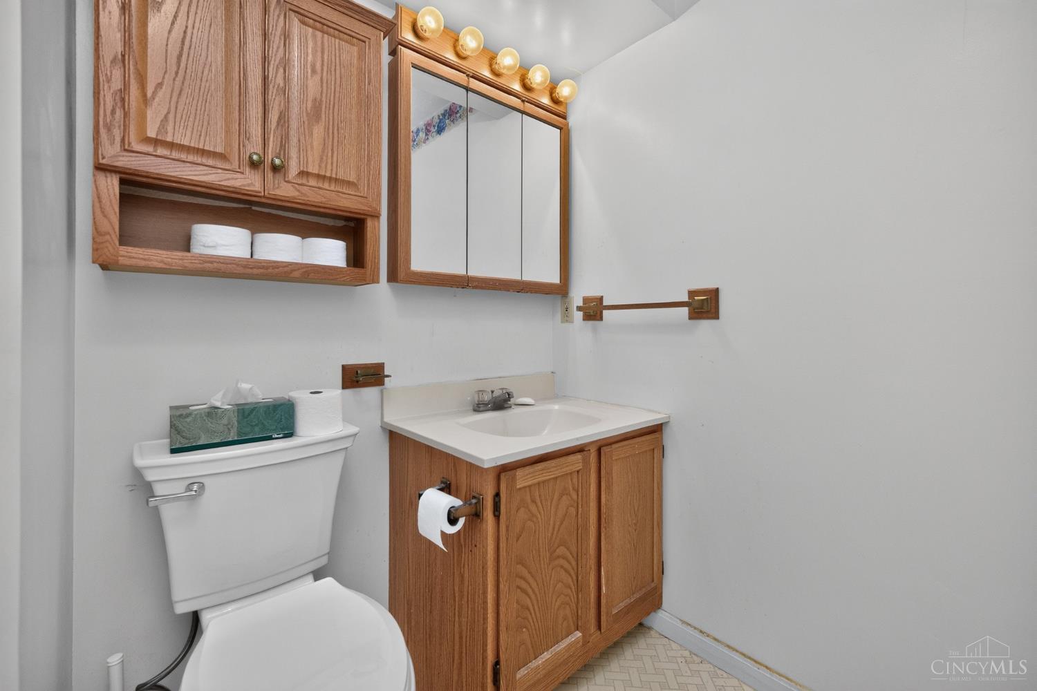 3211 Heritage Square Drive Property Photo 8