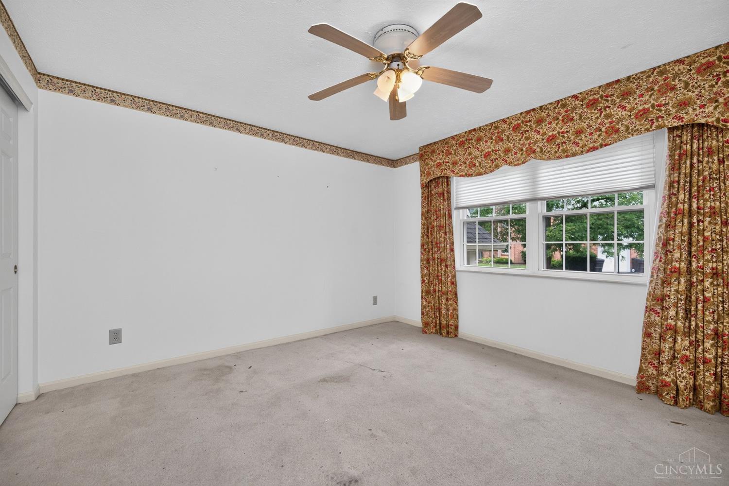 3211 Heritage Square Drive Property Photo 9