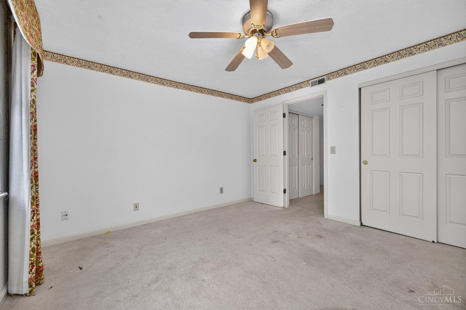 3211 Heritage Square Drive Property Photo 11