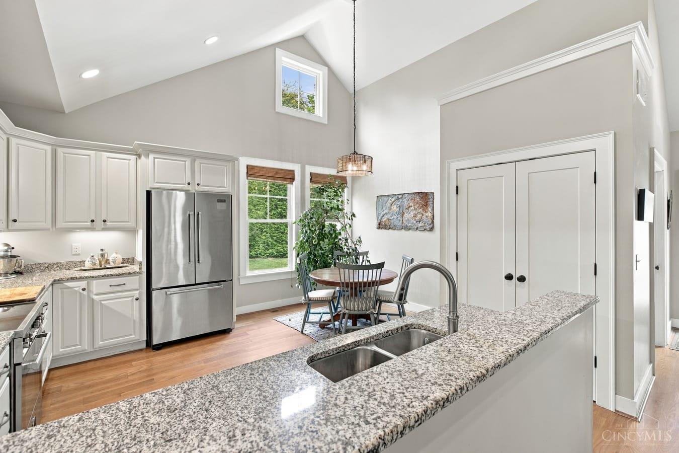 5286 Hillcrest Drive Property Photo 8