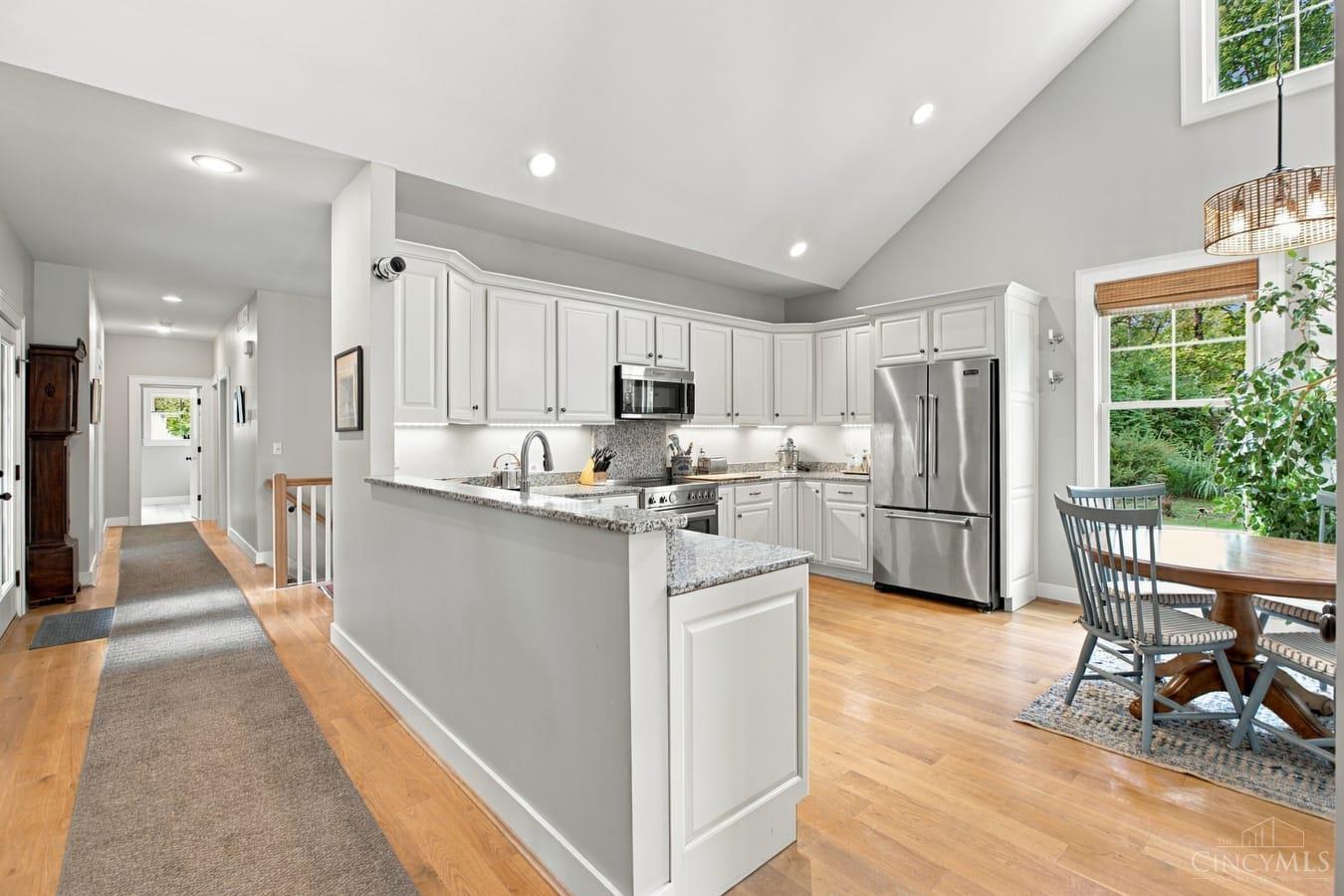 5286 Hillcrest Drive Property Photo 15