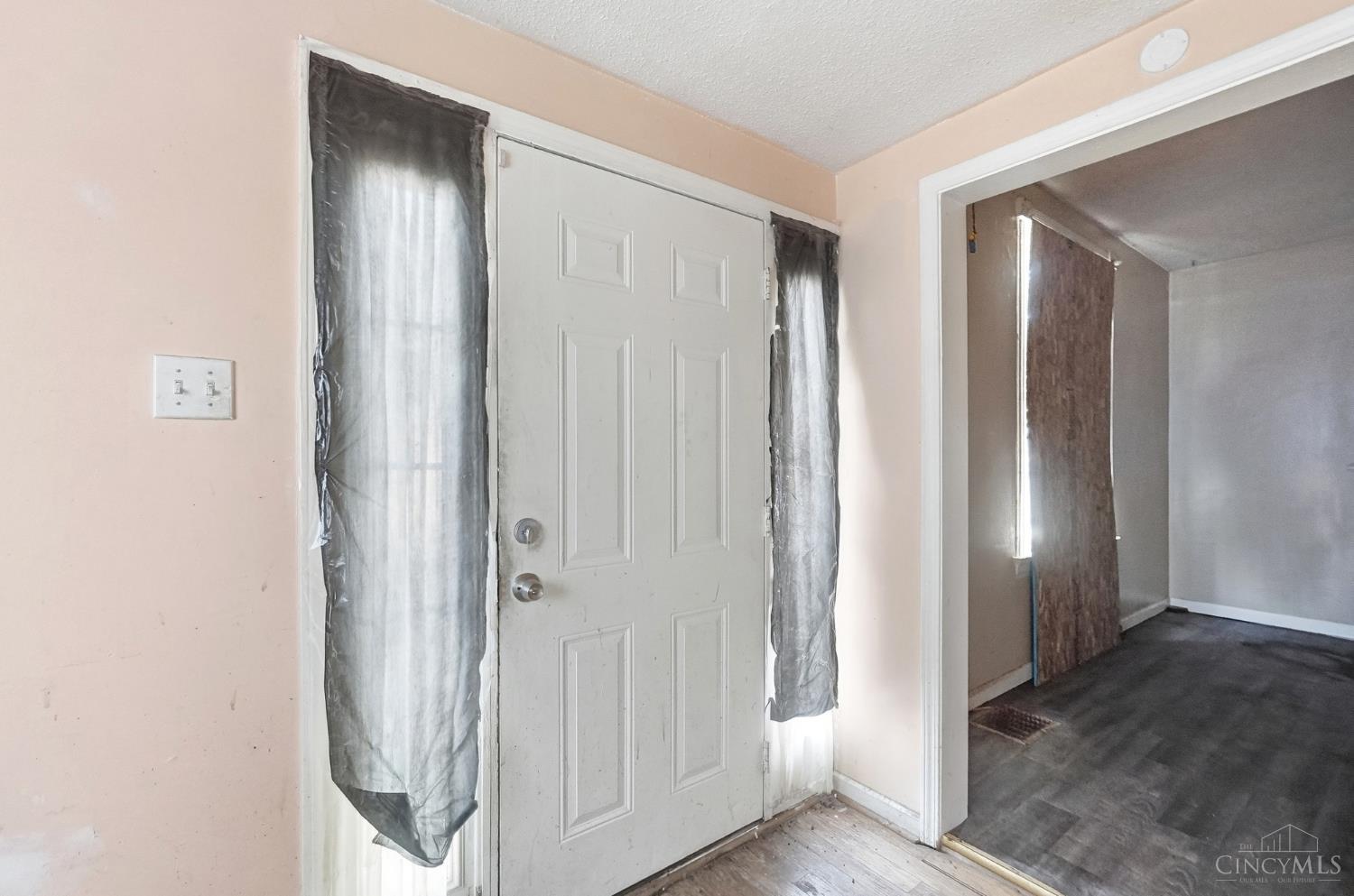 2064 Logan Avenue Property Photo 5