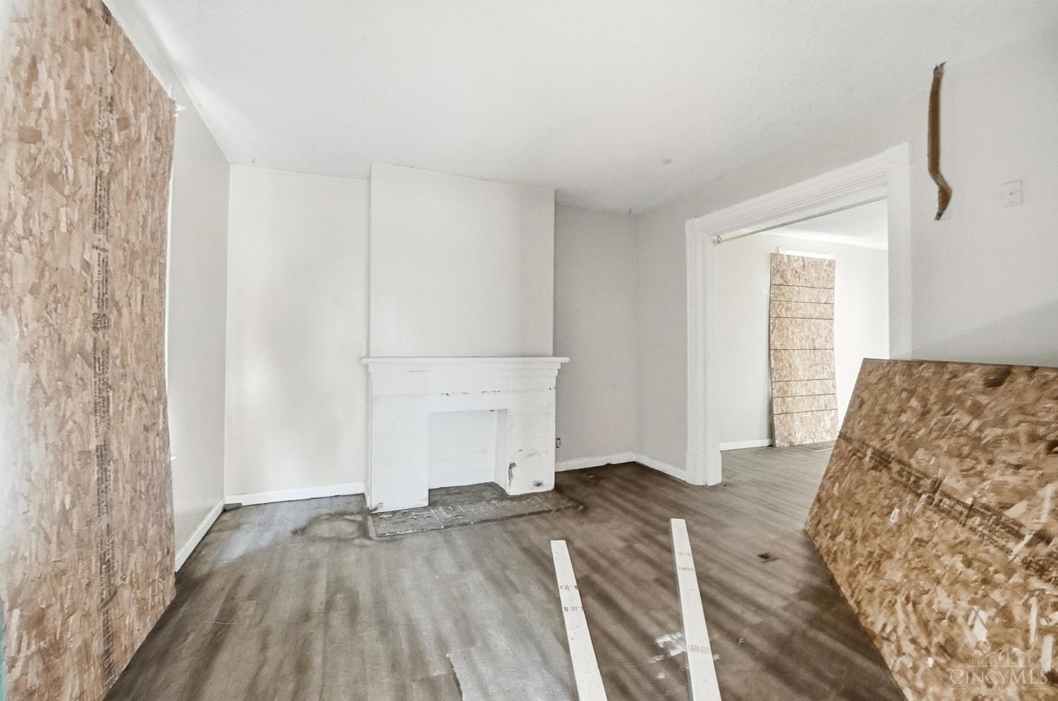 2064 Logan Avenue Property Photo 6