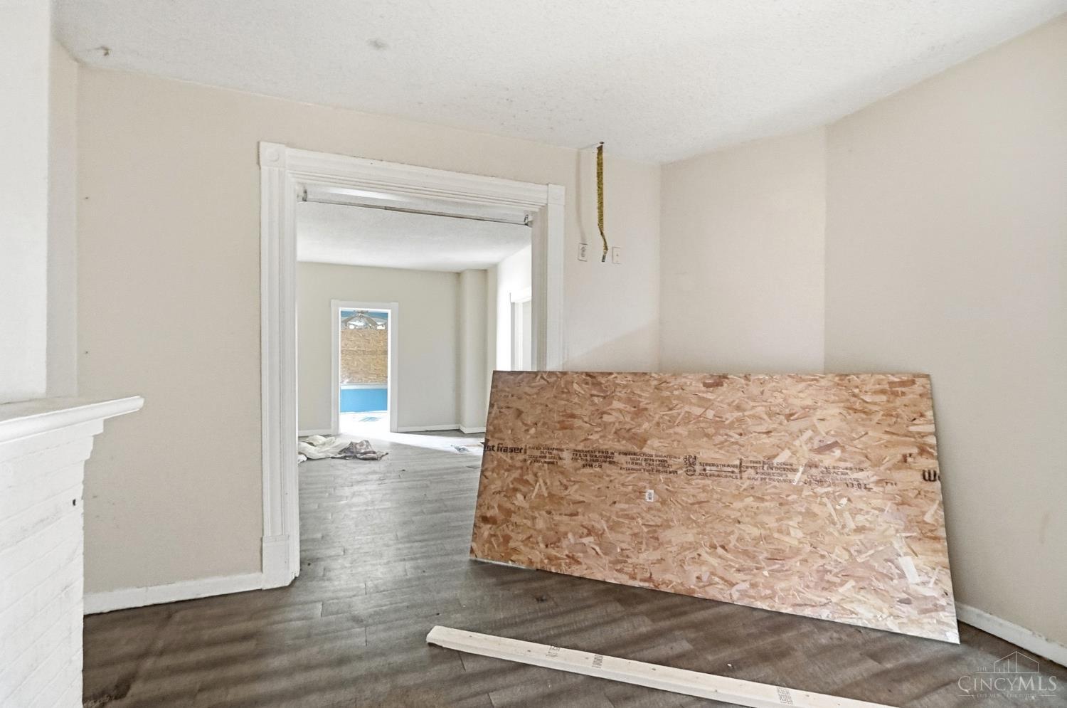 2064 Logan Avenue Property Photo 8