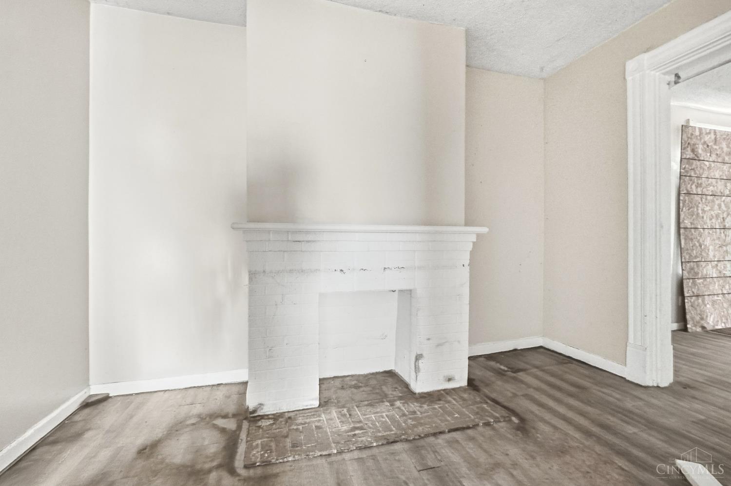 2064 Logan Avenue Property Photo 9