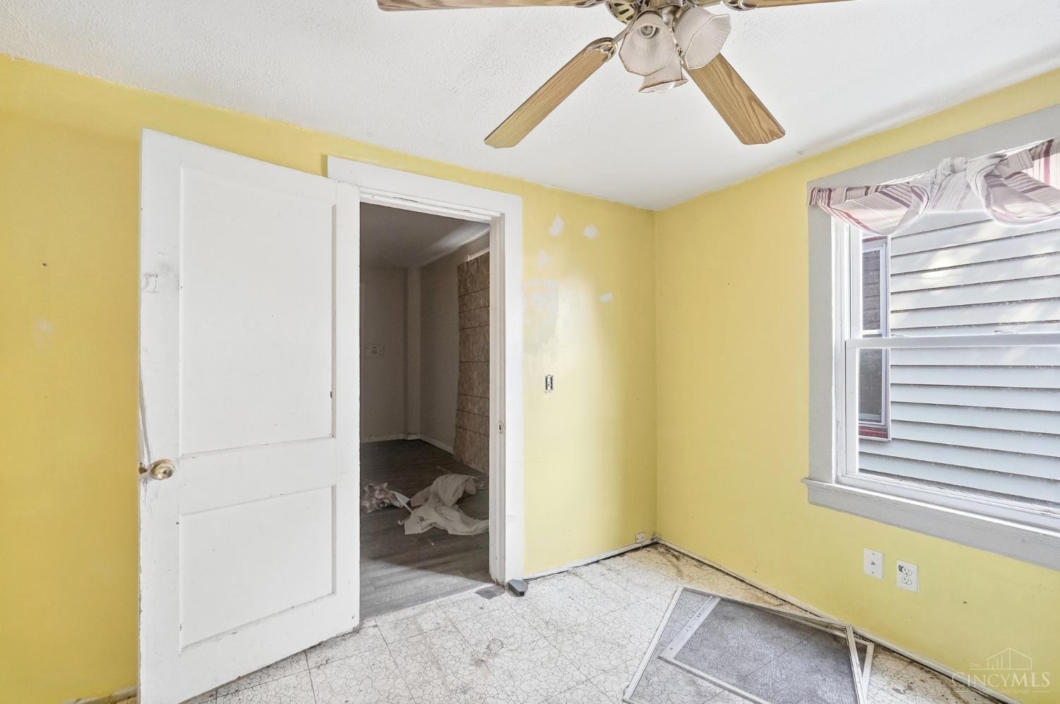 2064 Logan Avenue Property Photo 14