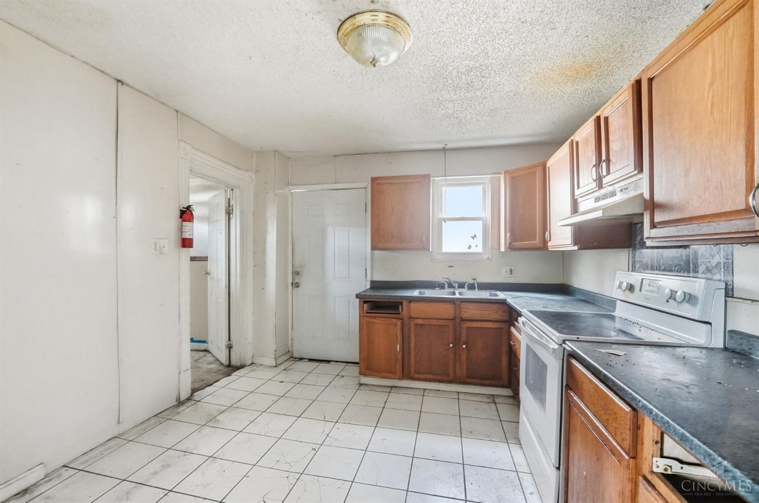2064 Logan Avenue Property Photo 16