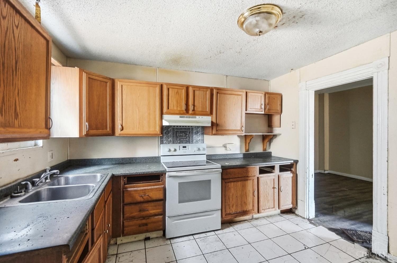 2064 Logan Avenue Property Photo 17