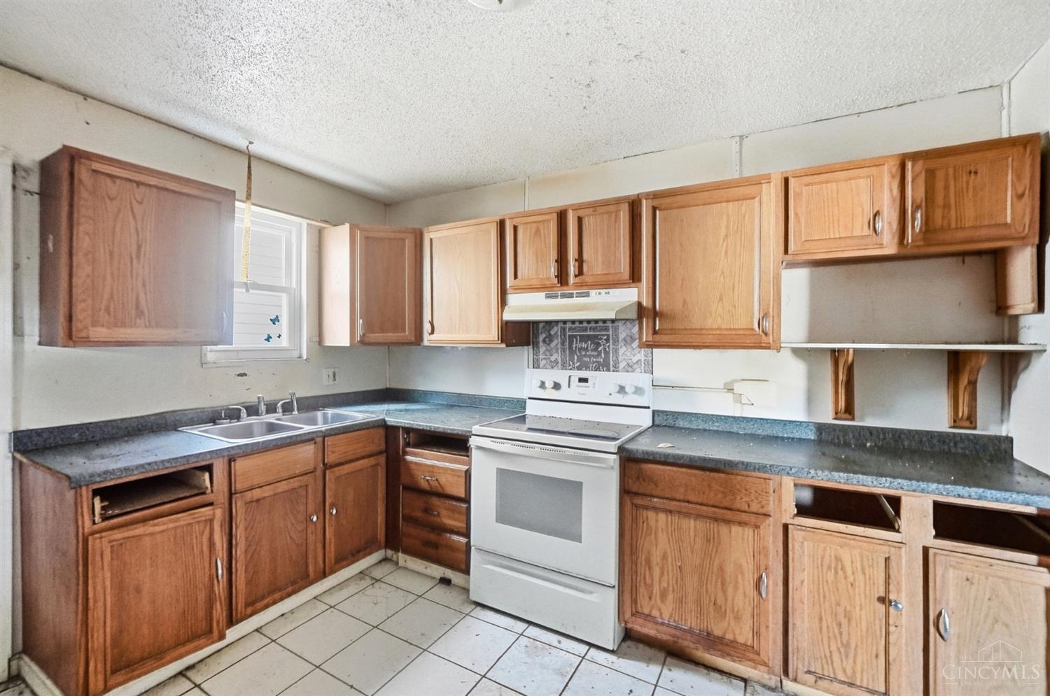 2064 Logan Avenue Property Photo 18