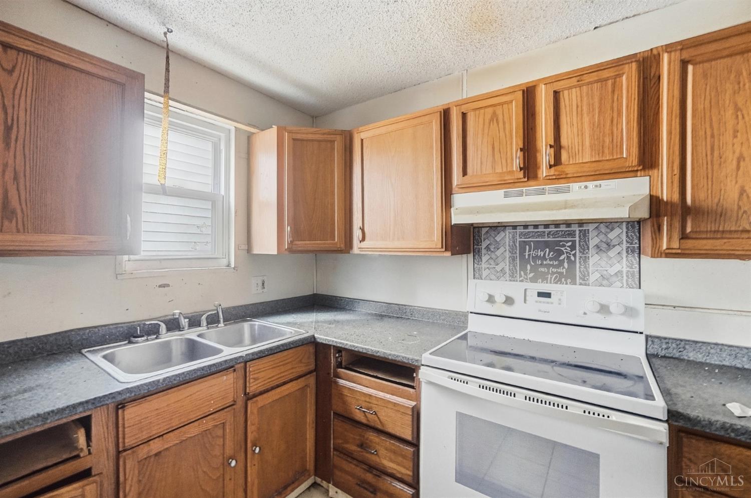 2064 Logan Avenue Property Photo 19