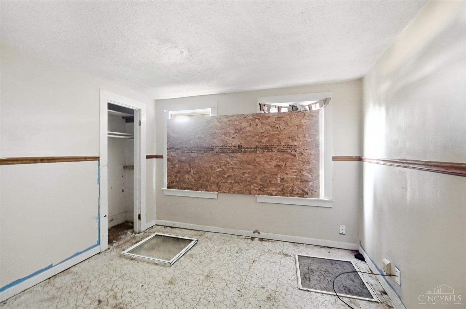 2064 Logan Avenue Property Photo 20