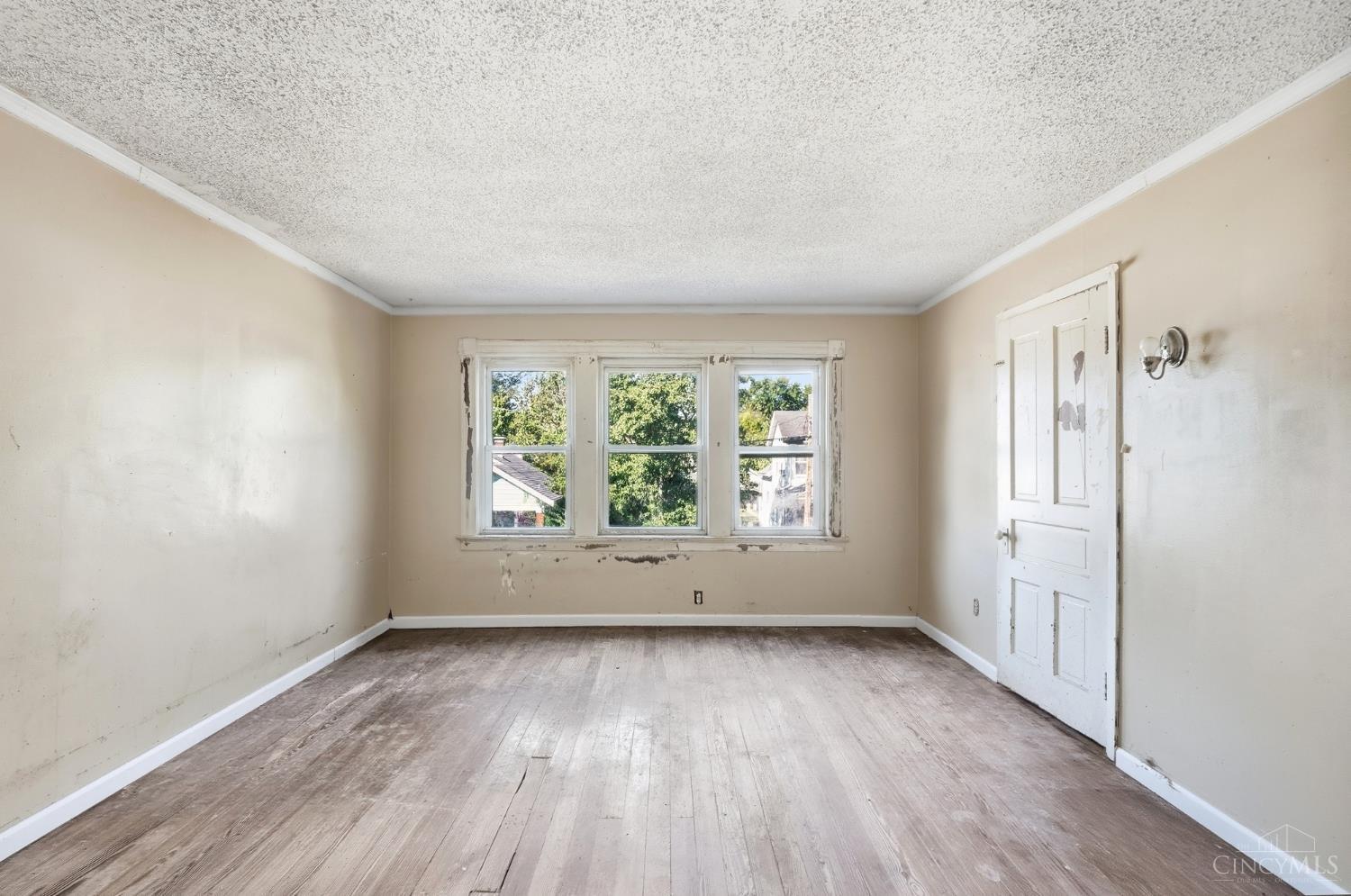 2064 Logan Avenue Property Photo 24