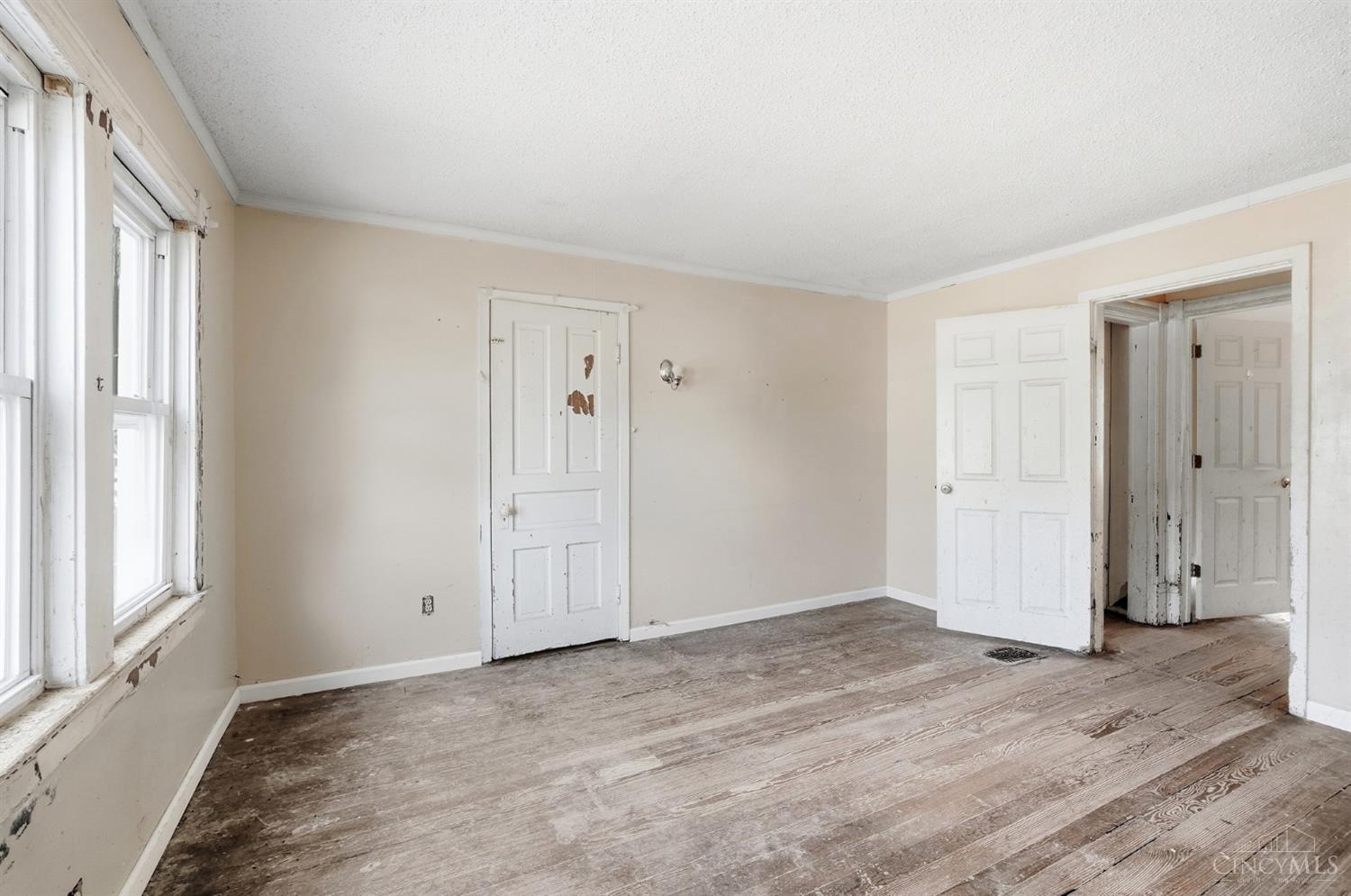 2064 Logan Avenue Property Photo 25
