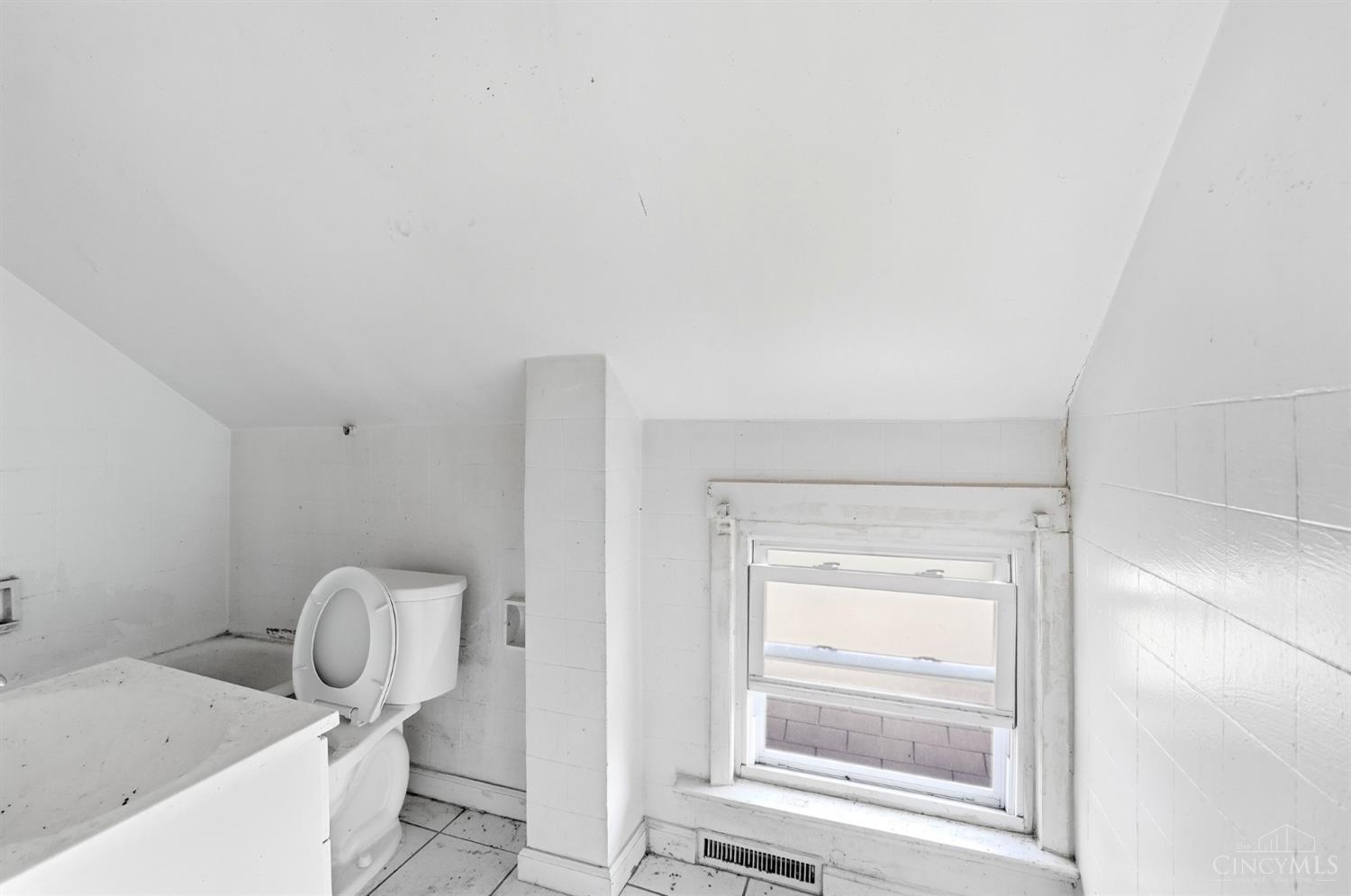 2064 Logan Avenue Property Photo 27