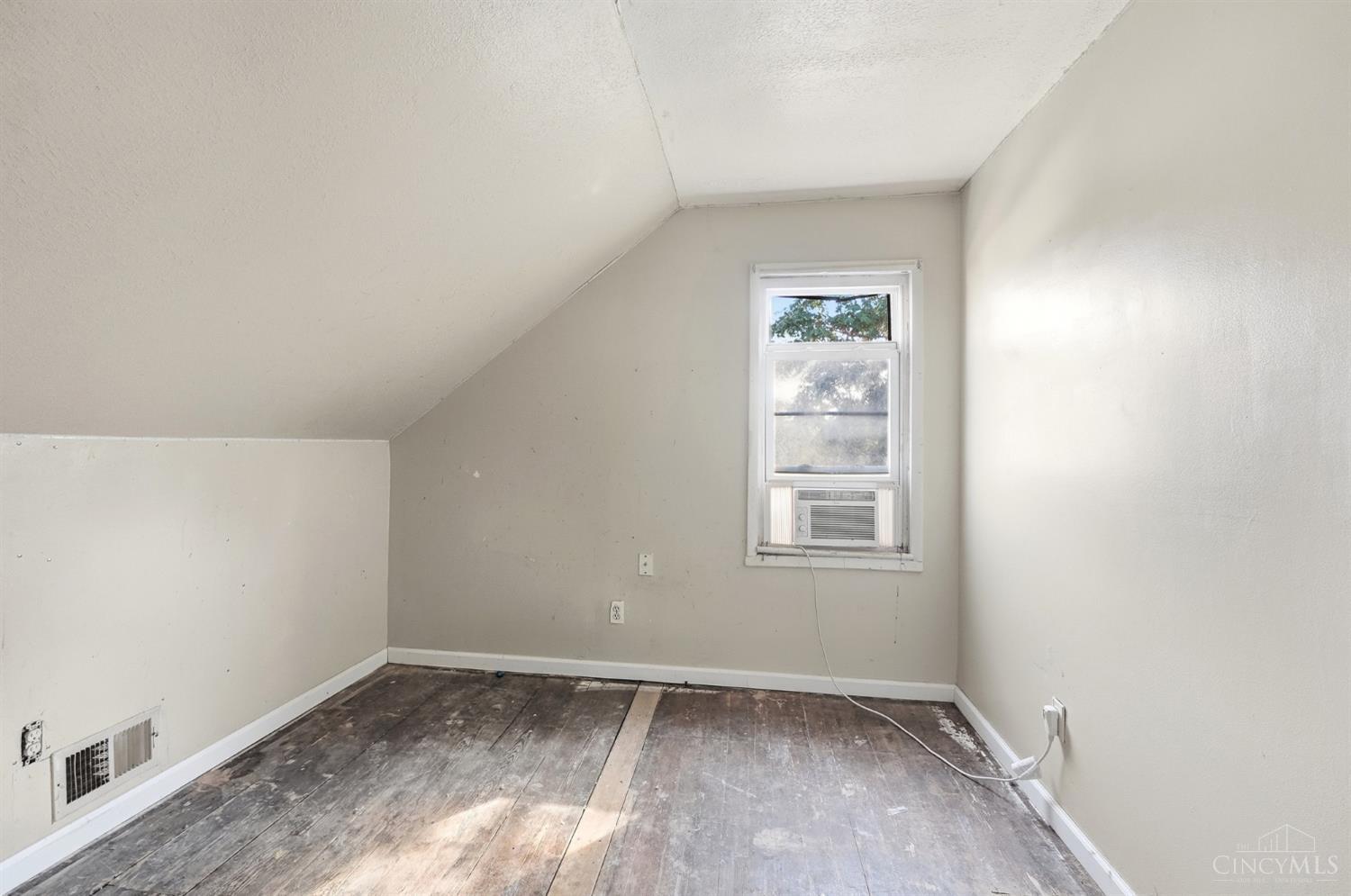 2064 Logan Avenue Property Photo 29