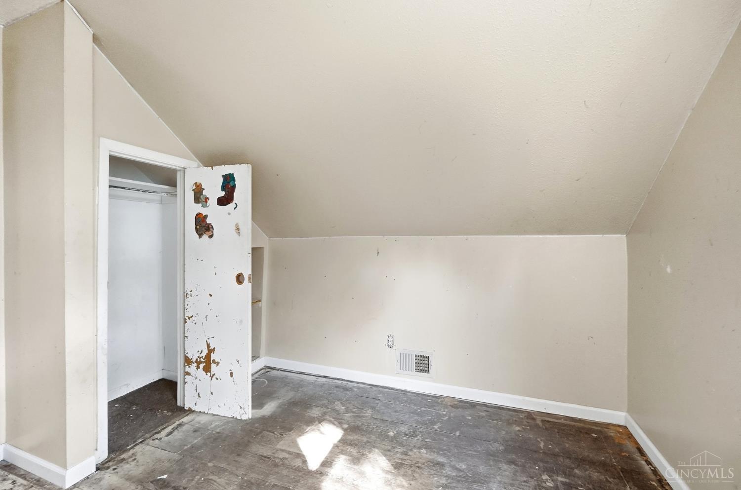 2064 Logan Avenue Property Photo 31
