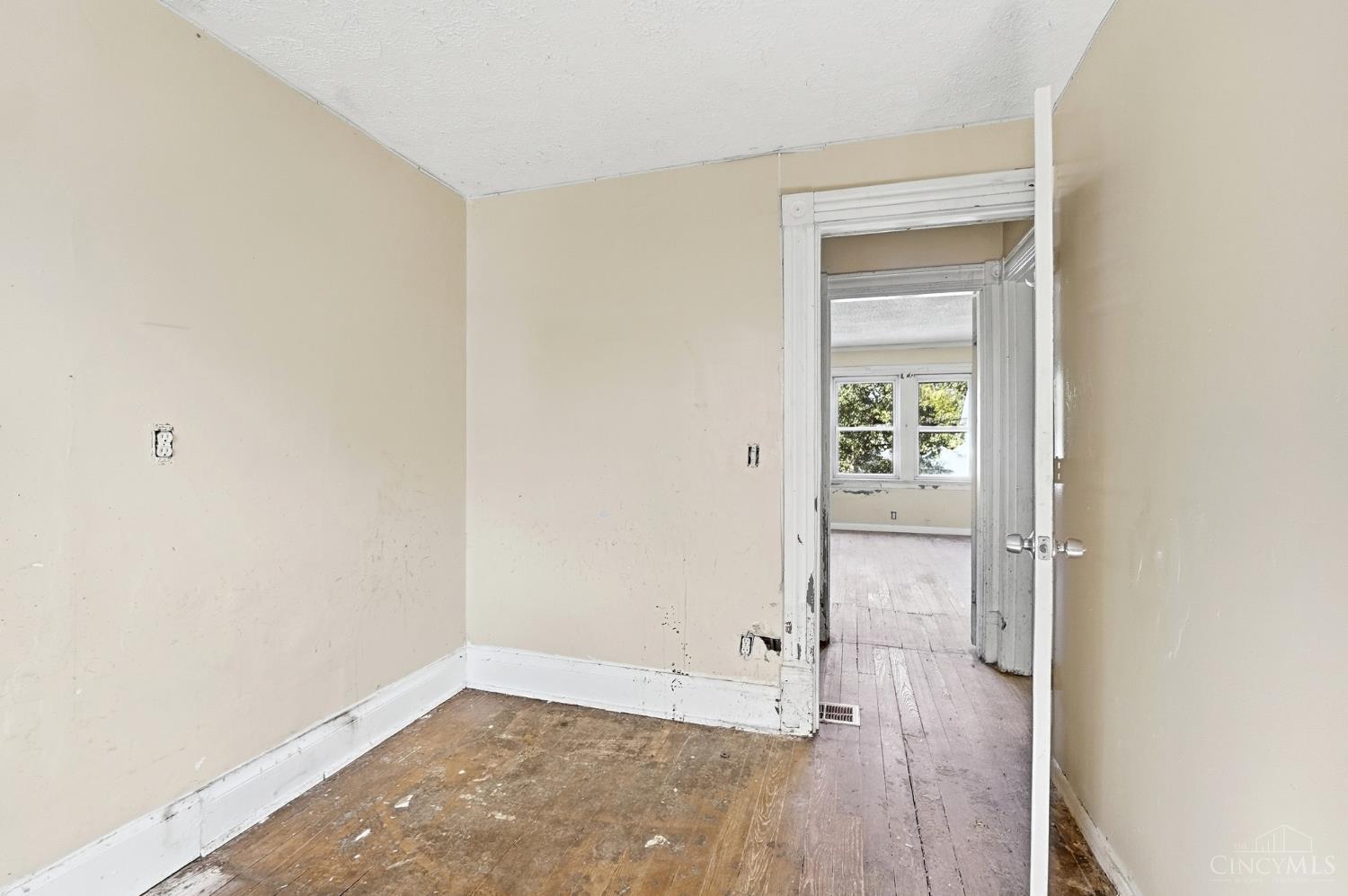2064 Logan Avenue Property Photo 33