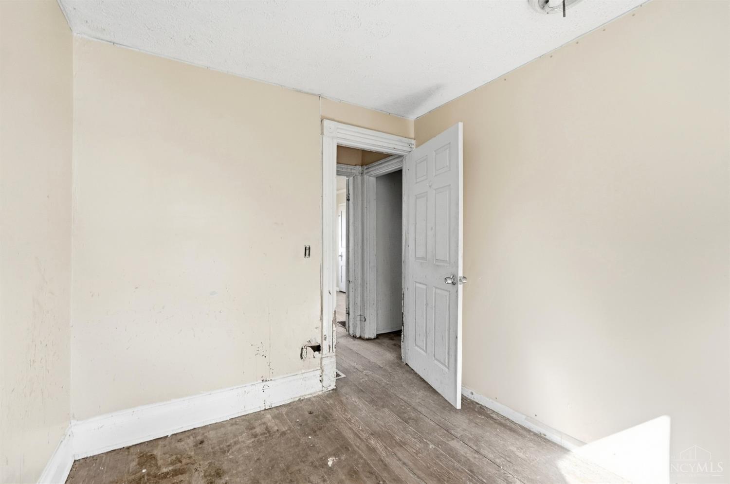 2064 Logan Avenue Property Photo 35