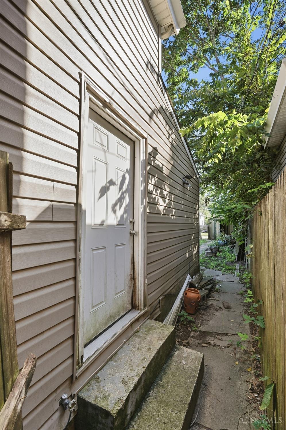 2064 Logan Avenue Property Photo 36