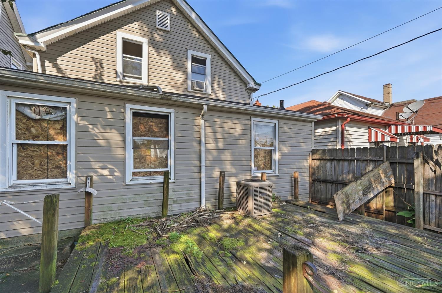 2064 Logan Avenue Property Photo 40