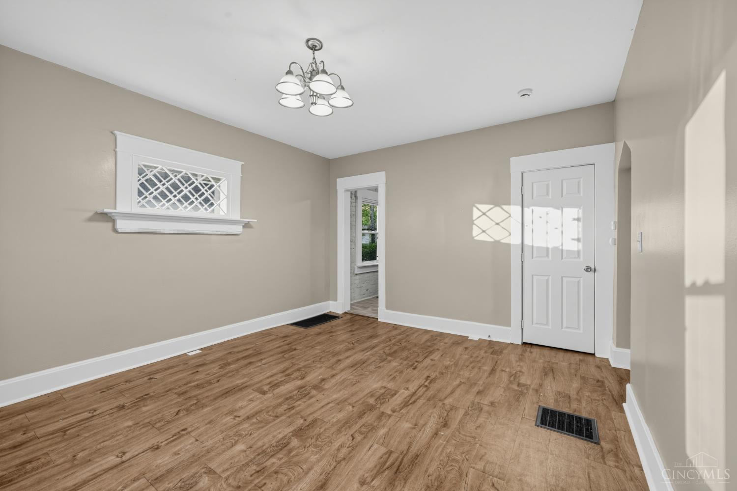 2949 Mignon Avenue Property Photo 7