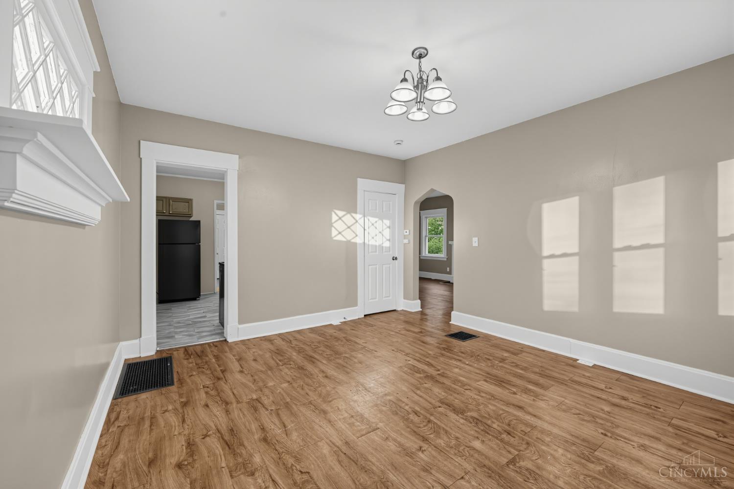 2949 Mignon Avenue Property Photo 8
