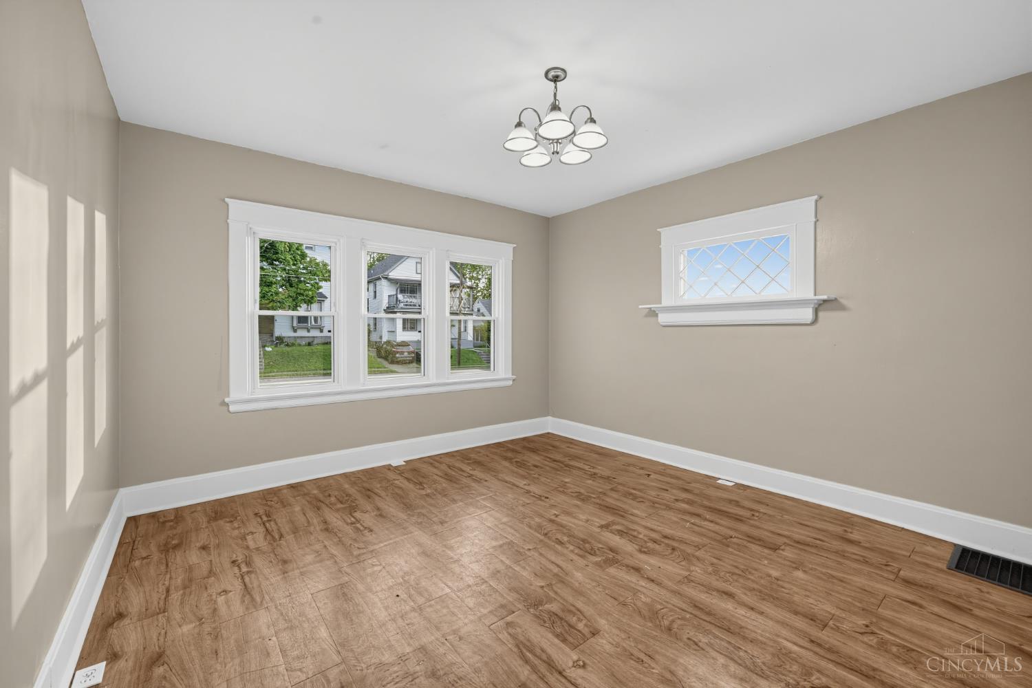 2949 Mignon Avenue Property Photo 10