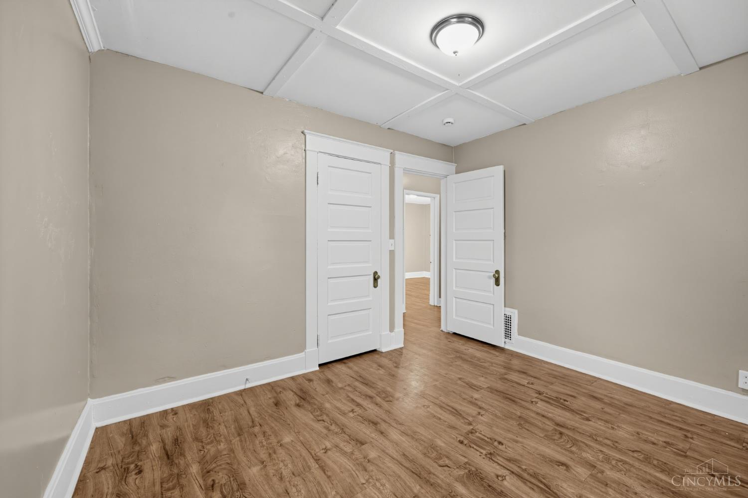 2949 Mignon Avenue Property Photo 11