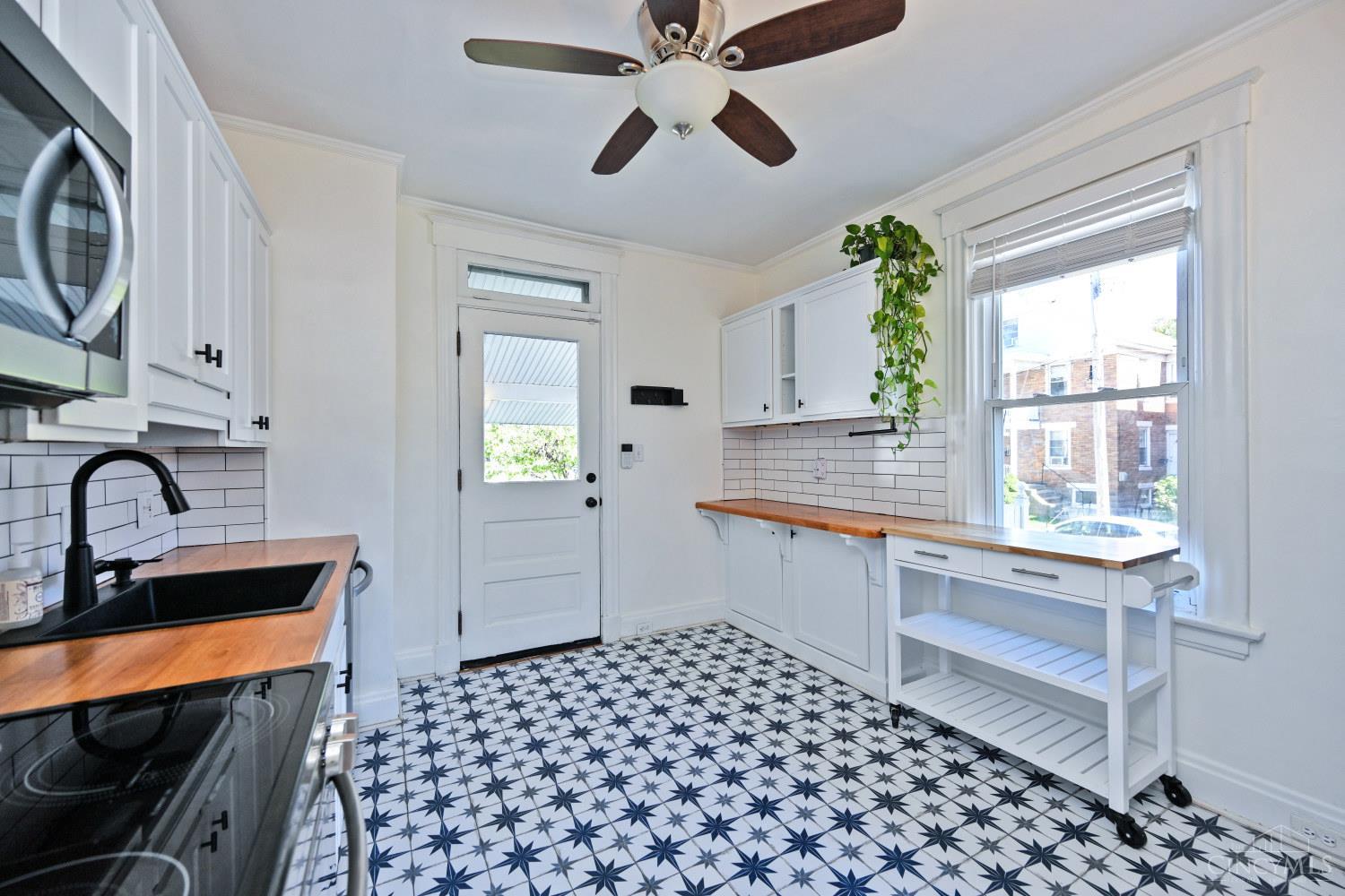 2790 Markbreit Avenue Property Photo 16