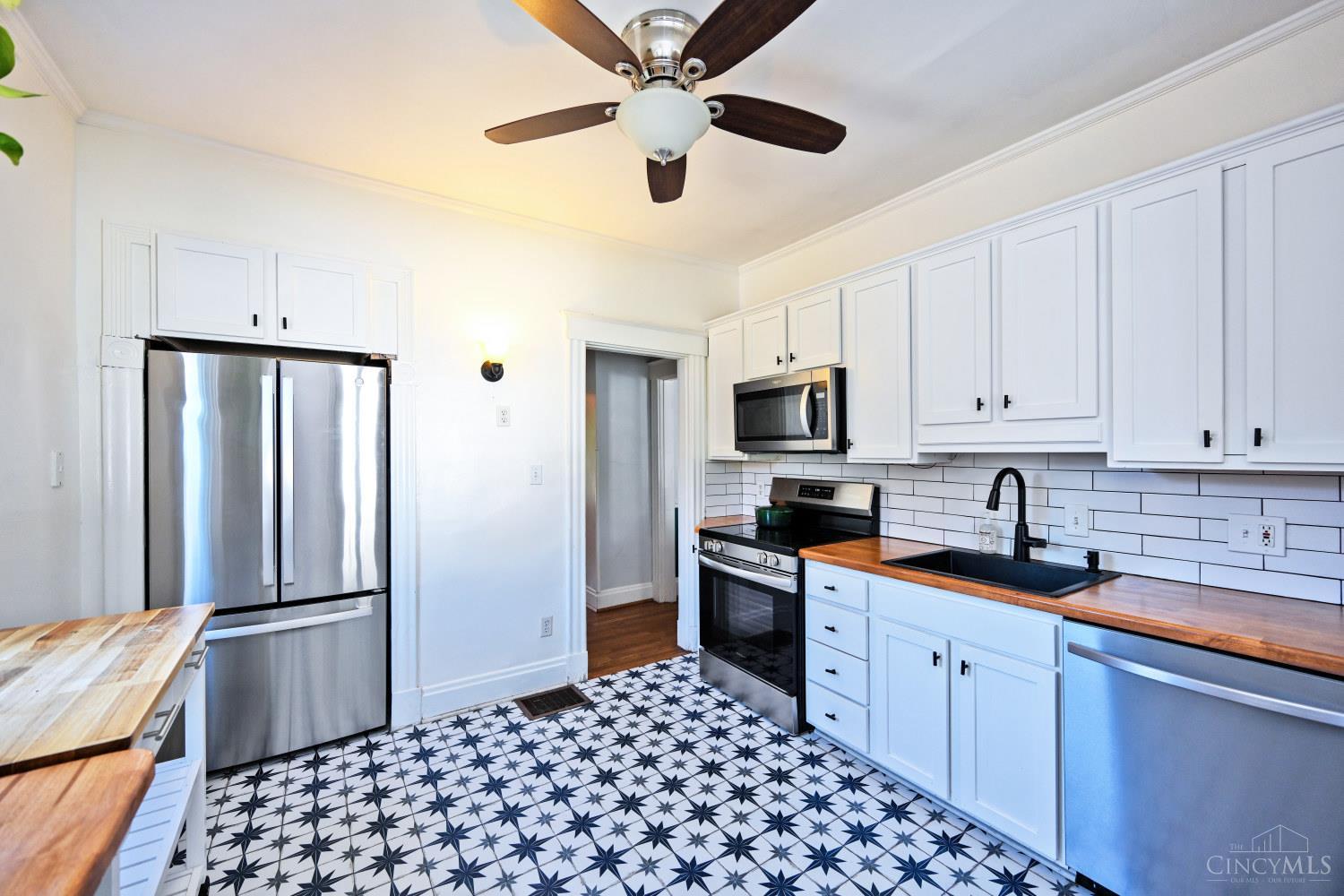 2790 Markbreit Avenue Property Photo 18