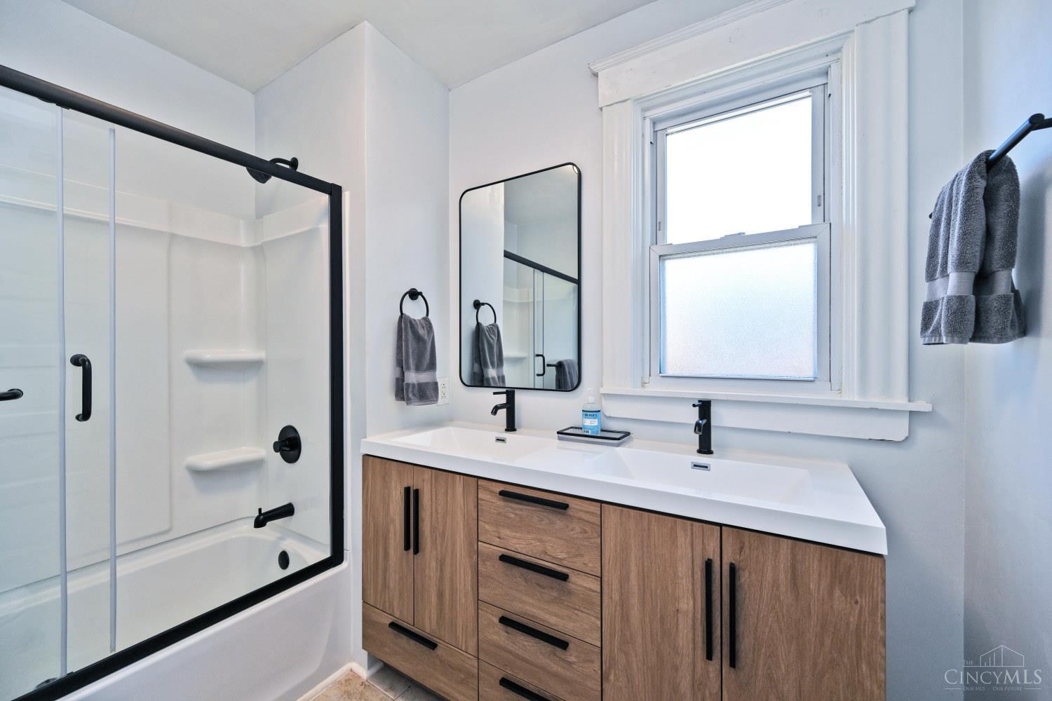 2790 Markbreit Avenue Property Photo 24