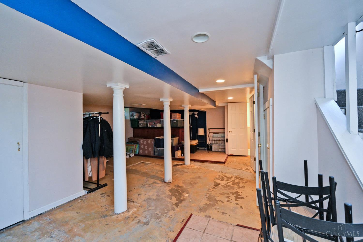 2790 Markbreit Avenue Property Photo 37