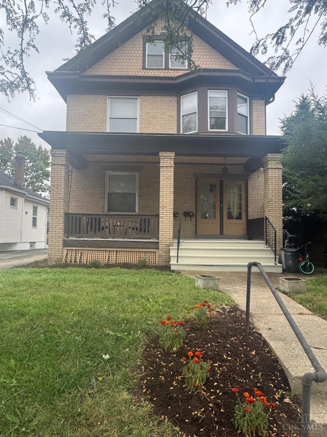 2715 Markbreit Avenue Property Photo 1