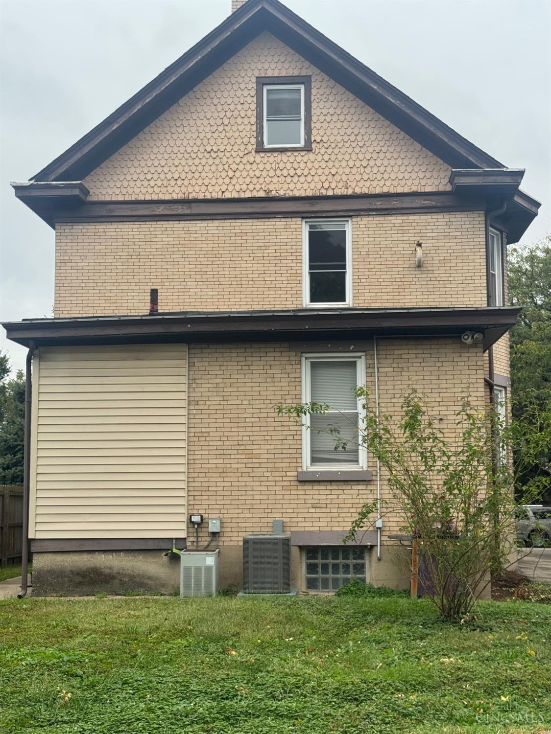 2715 Markbreit Avenue Property Photo 17