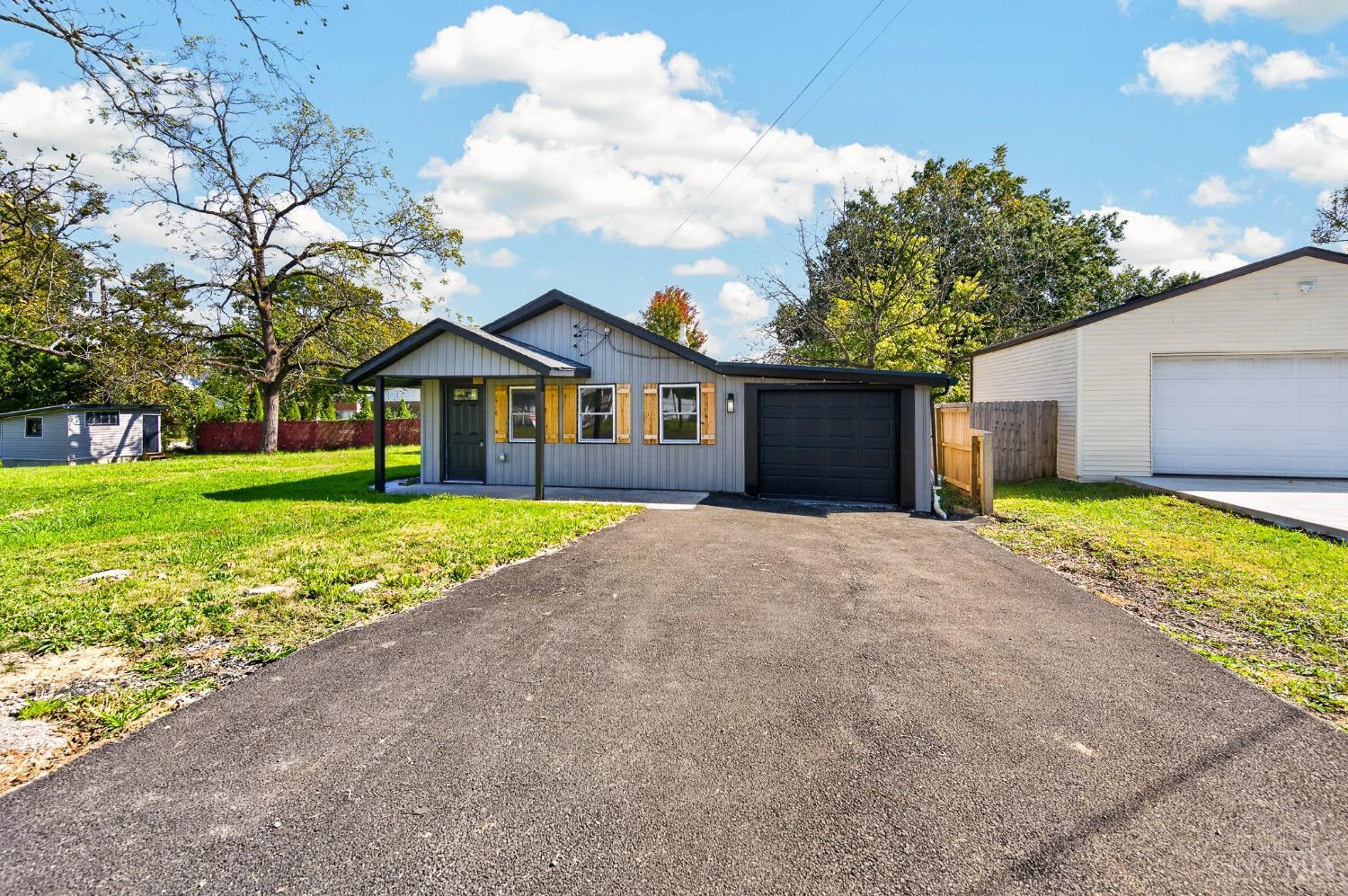 8812 Pine Road Property Photo 1