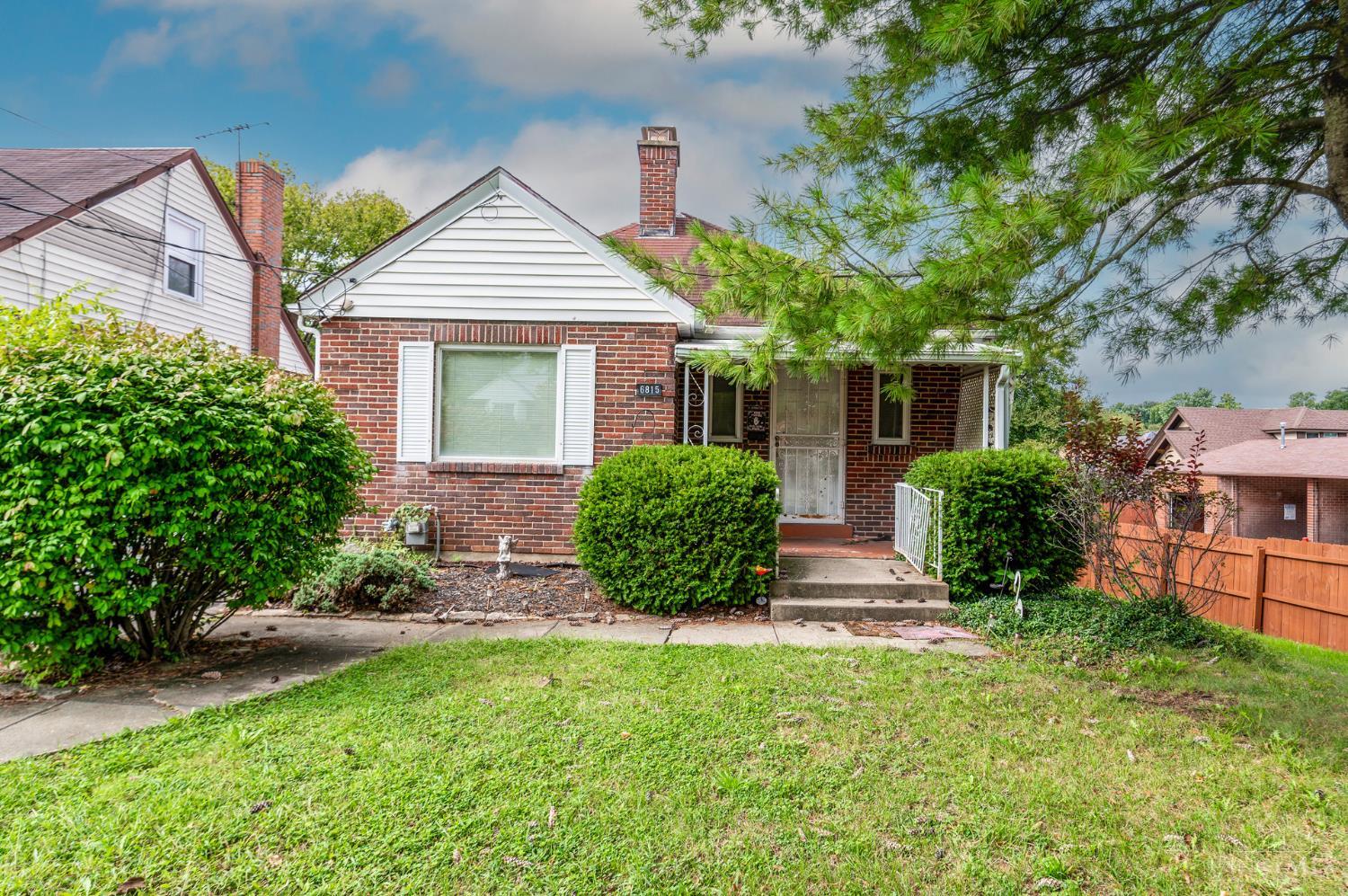 6815 Hampton Drive Property Photo 1